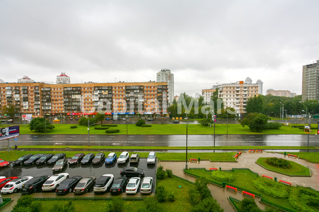 Вид из окна в квартире на пр-кт Мичуринский, д 5