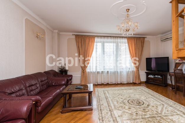 Гостиная в квартире на ул Веерная, д 30 к 6