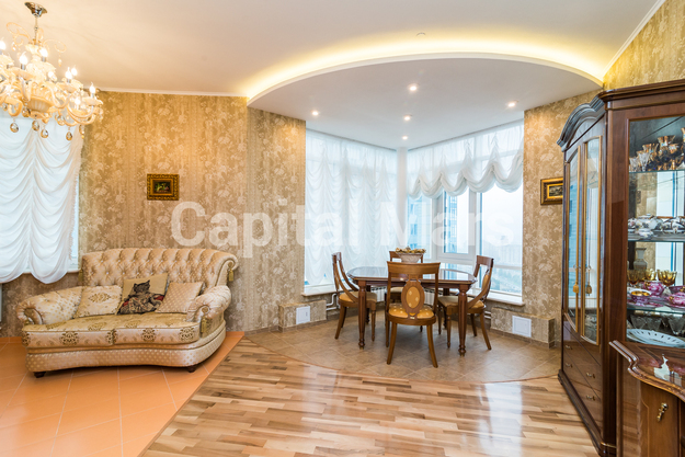 Столовая в квартире на ул Мосфильмовская, д 70 к 1