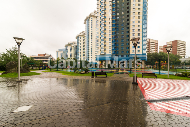Возле дома в квартире на ул Мосфильмовская, д 70 к 1