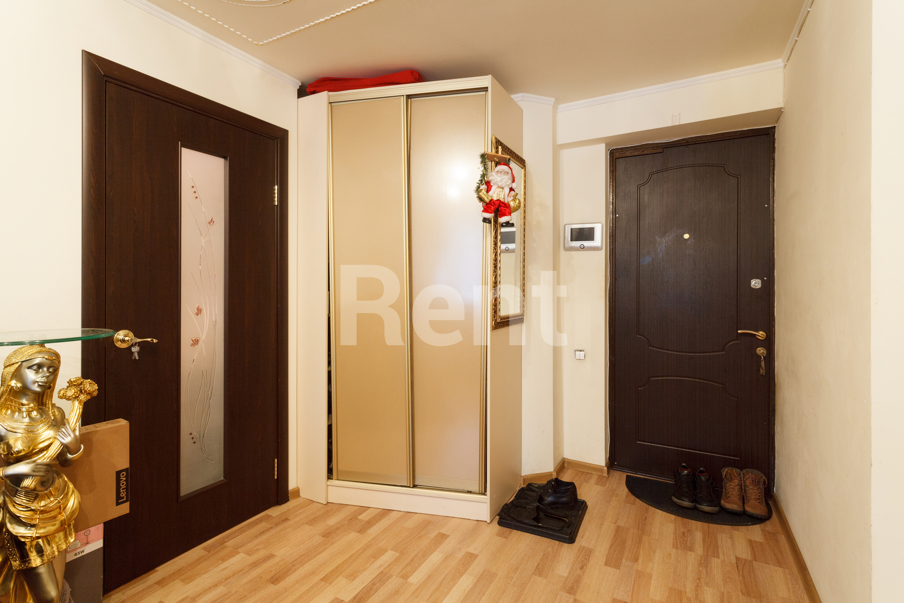 Прихожая в квартире на ул Вятская, д 3