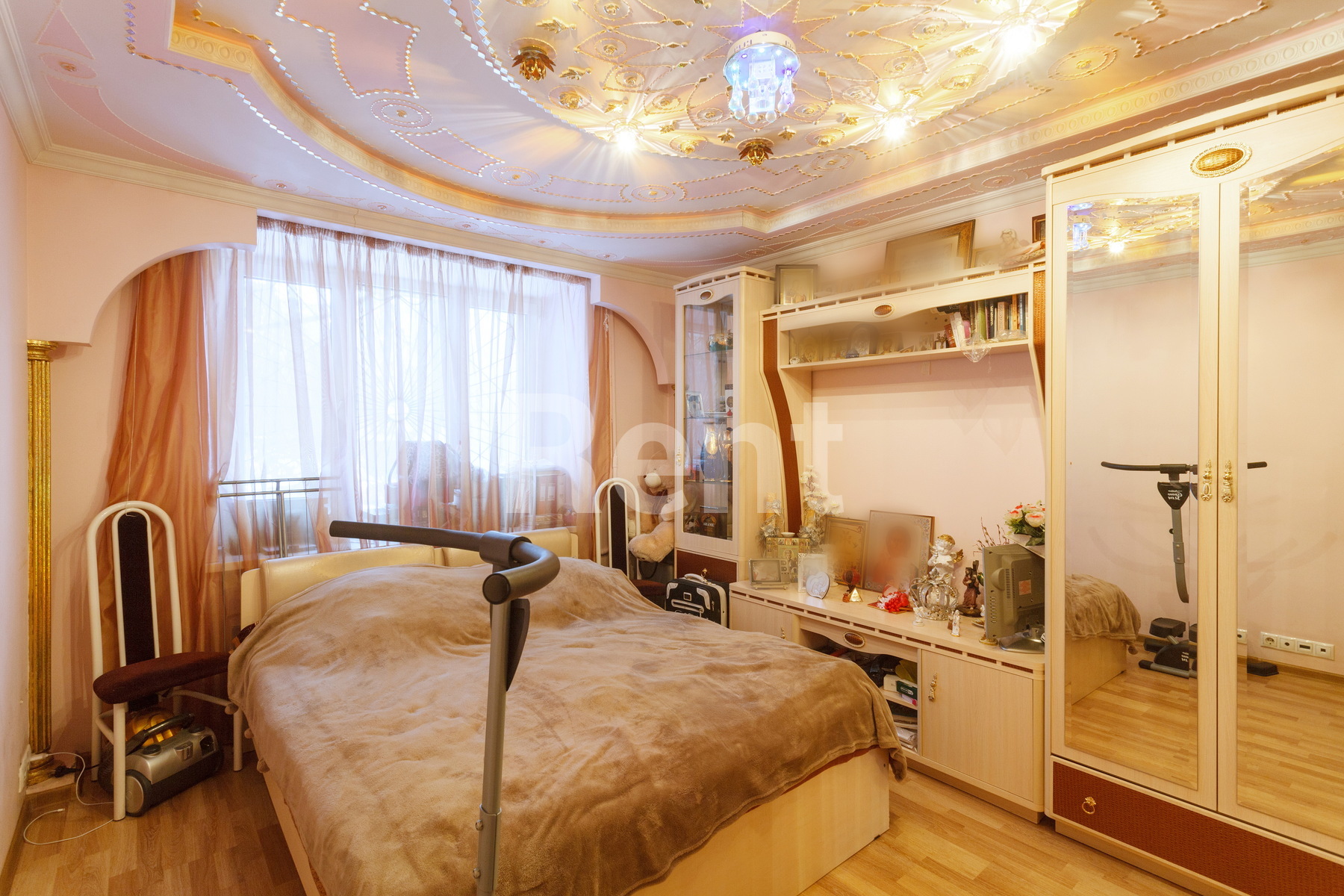 Спальня в квартире на ул Вятская, д 3