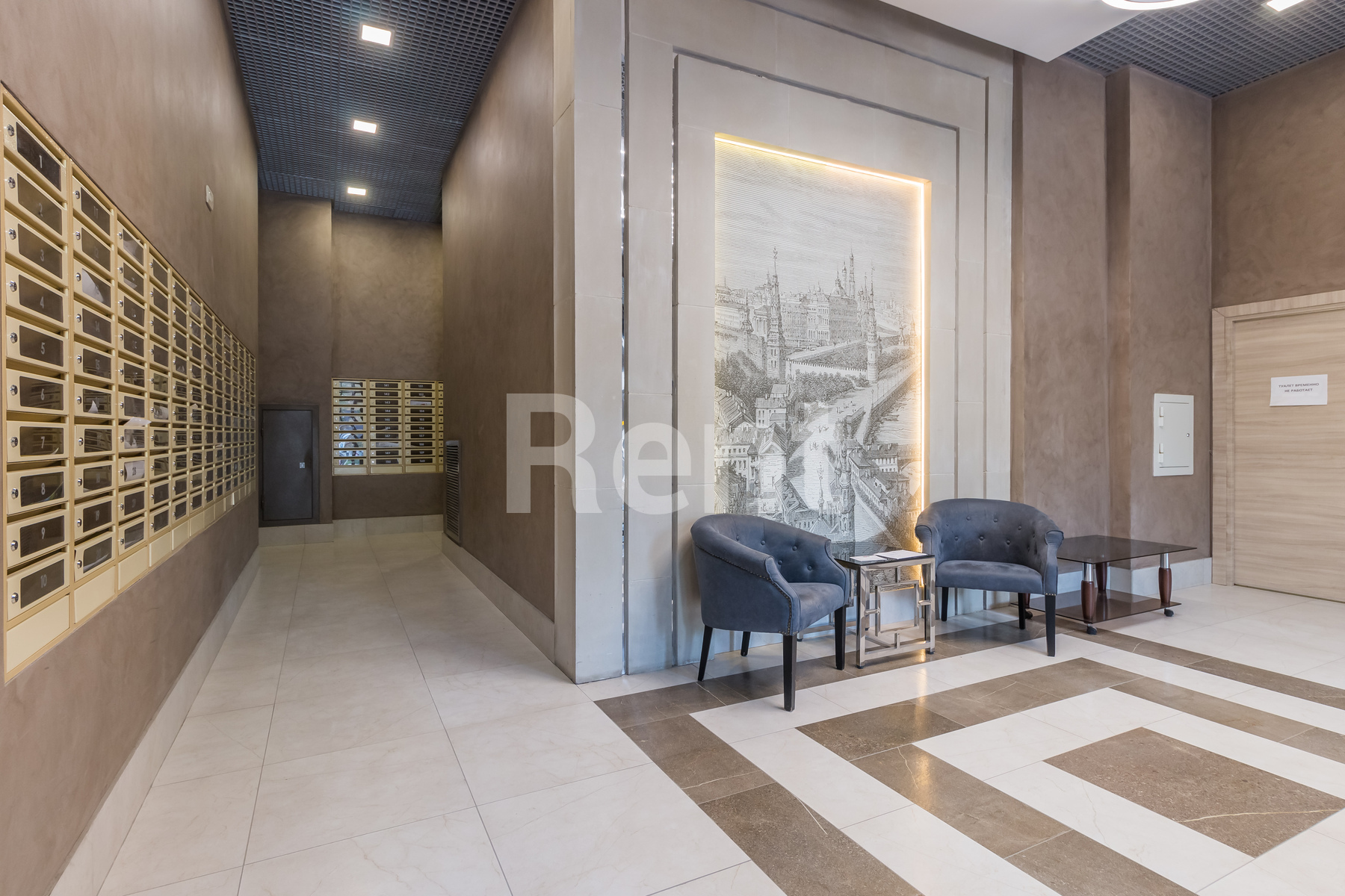 Подъезд в квартире на ул Берзарина, д 28А к 3