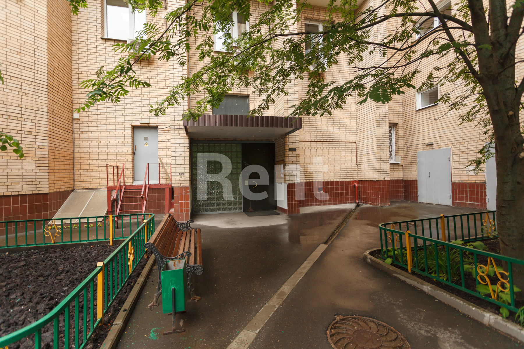 Подъезд в квартире на ул Достоевского, д 1/21 стр 1