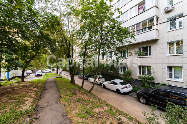 Двор в квартире на ул Инициативная, д 6 к 1