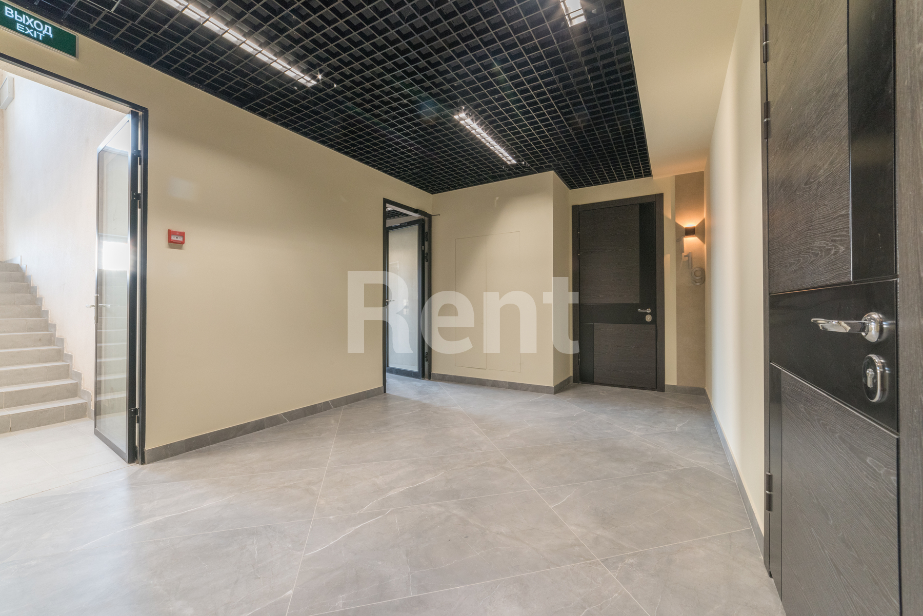 Подъезд в квартире на ул Гришина, д 16 к б