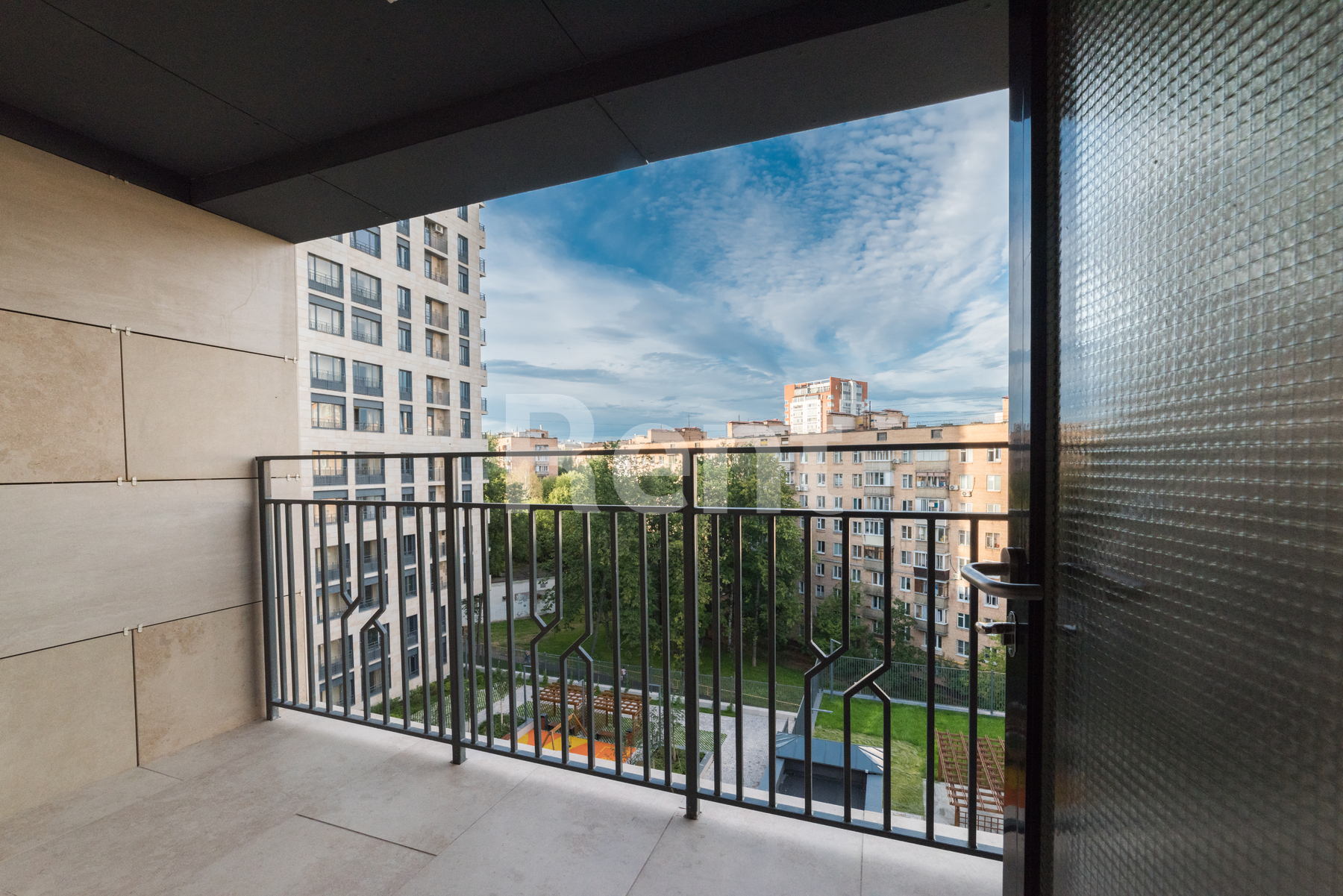 Балкон в квартире на ул Гришина, д 16 к б