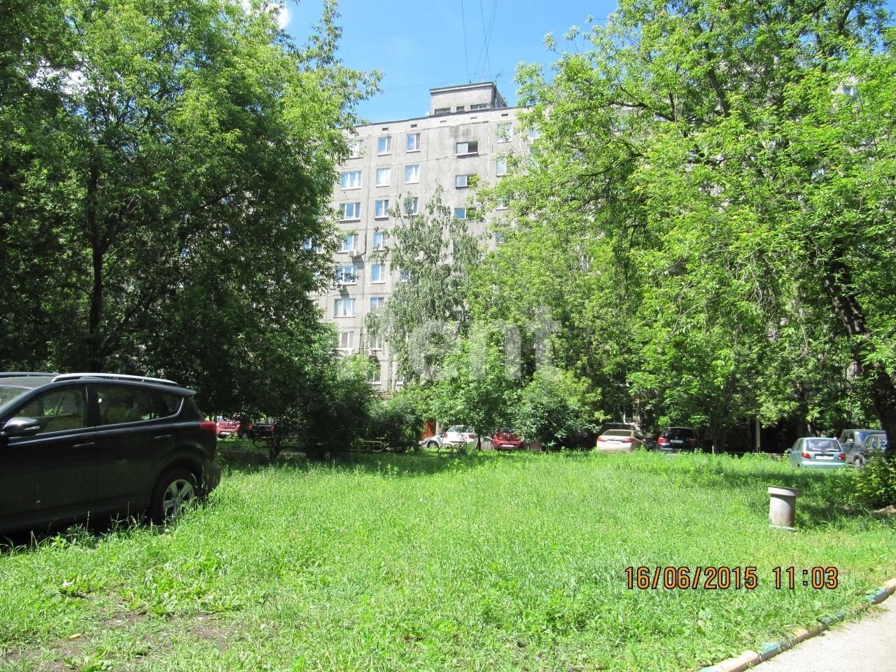 Возле дома в квартире на ул Усиевича, д 25 к 1