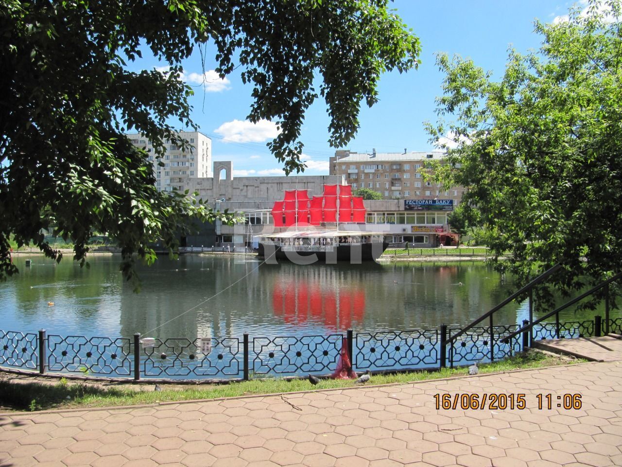 Возле дома в квартире на ул Усиевича, д 25 к 1