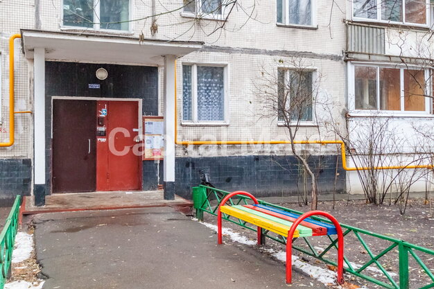 Подъезд в квартире на ул Матвеевская, д 42 к 4