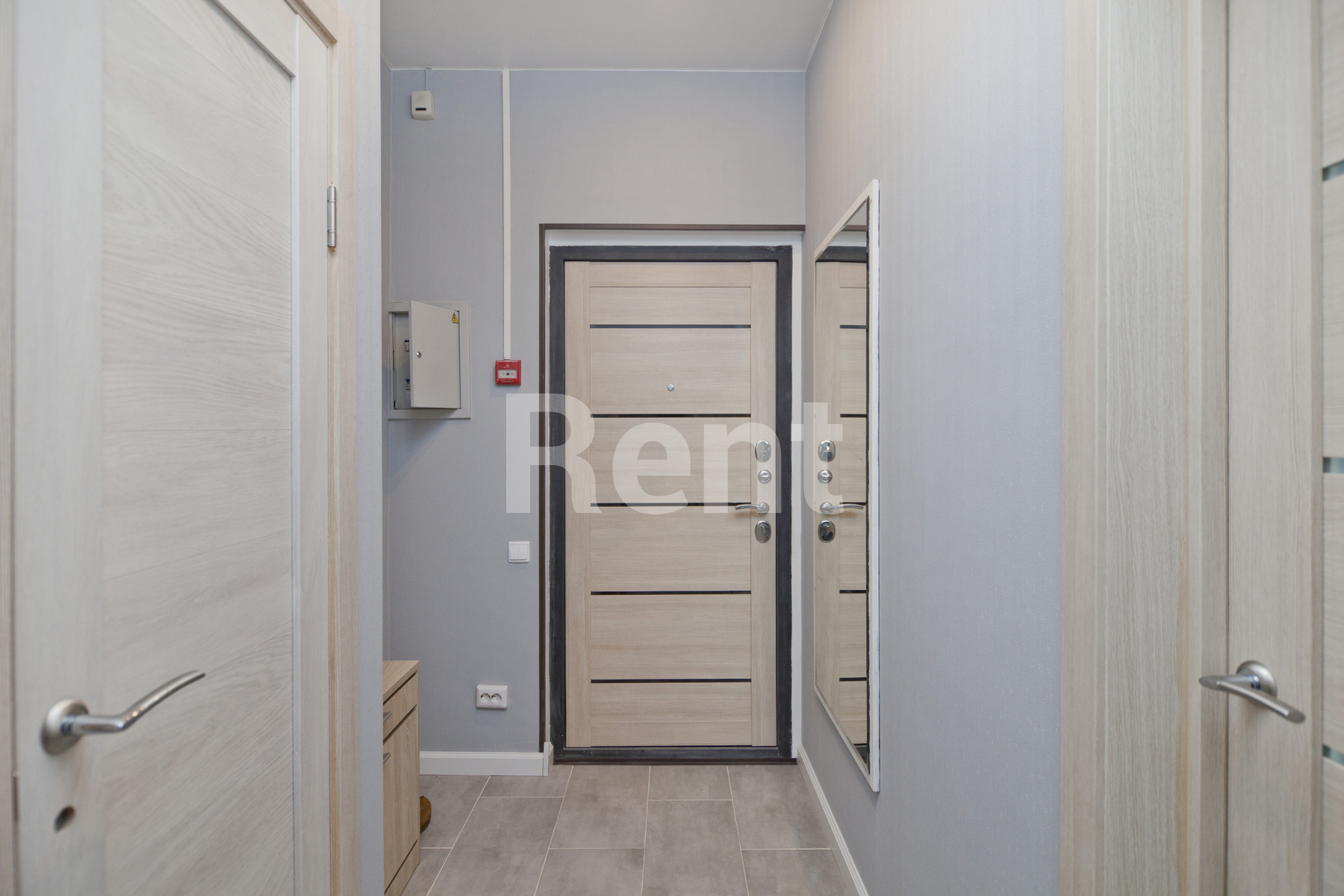 Прихожая в квартире на Московская обл, Ленинский р-н, с/п Булатниковское, д Дрожжино, ул Южная, д 27