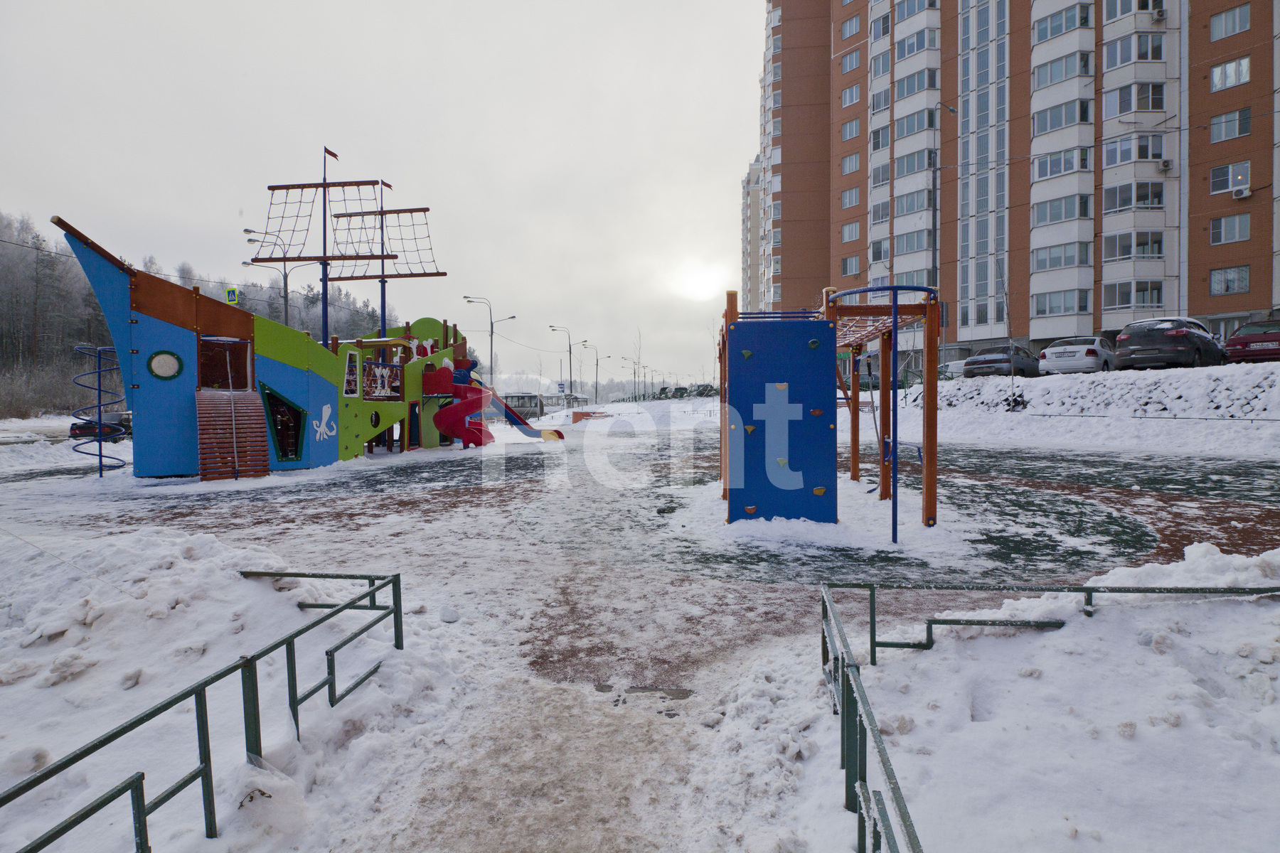 Детская площадка в квартире на Московская обл, Ленинский р-н, с/п Булатниковское, д Дрожжино, ул Южная, д 27