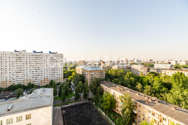Вид из окна в квартире на ул. Кастанаевская, д. 12, к. 1