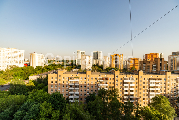 Вид из окна в квартире на ул. Кастанаевская, д. 12, к. 1