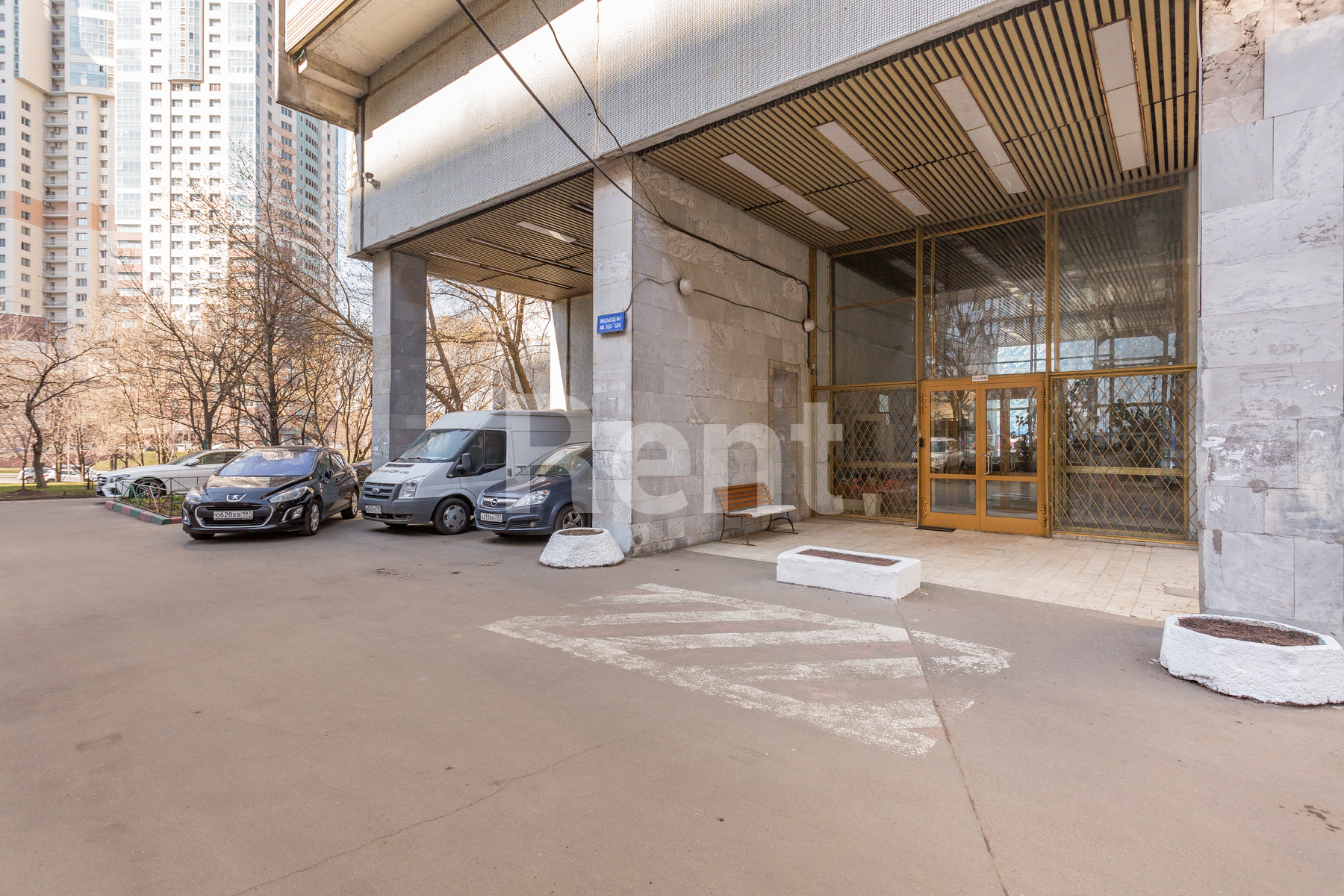 Подъезд в квартире на пр-кт Ленинский, д 109/1 к 3