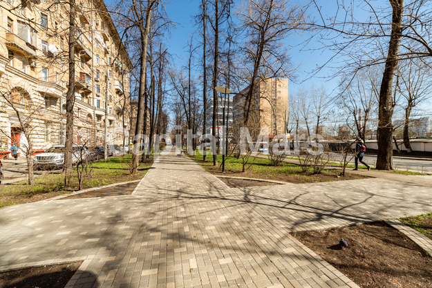 Возле дома в квартире на ул Космонавта Волкова, д 7