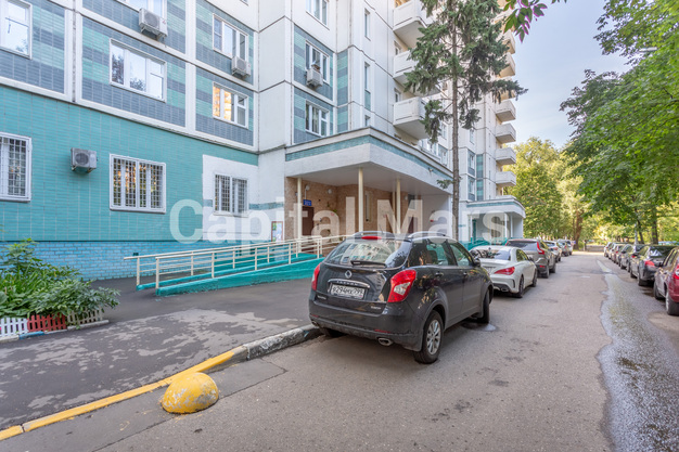 Возле дома в квартире на ул Новаторов, д 36 к 5