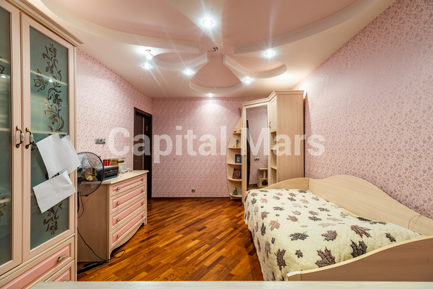 Жилая комната в квартире на ул Богданова, д 6 к 1