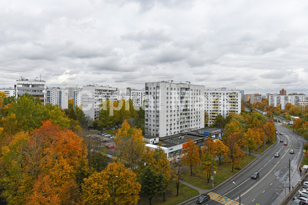 Вид из окна в квартире на б-р Яна Райниса, д 31