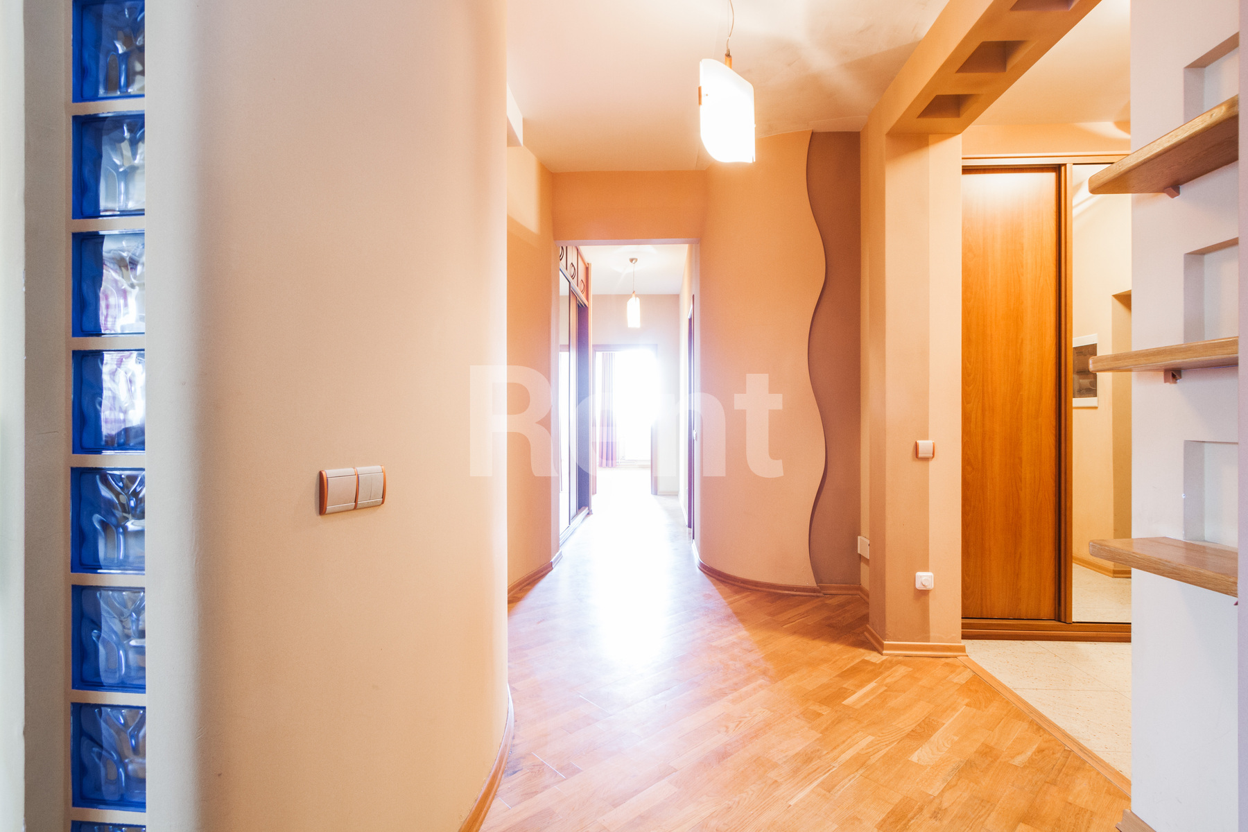 Коридор в квартире на ул Архитектора Власова, д 22