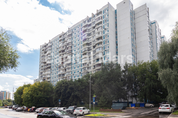 Возле дома в квартире на ул Северодвинская, д 13 к 1