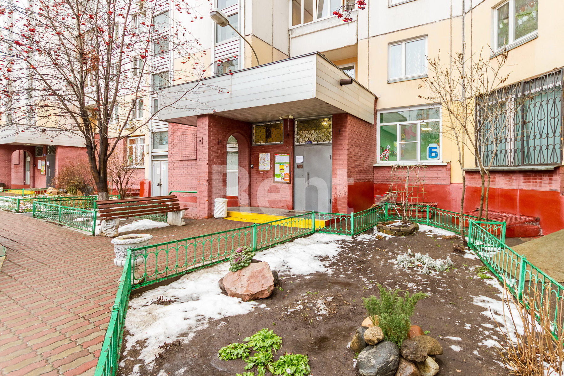 Подъезд в квартире на ул Привольная, д 57 к 1