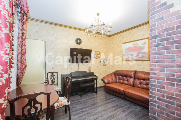 Гостиная в квартире на проезд 1-й Краснокурсантский, д 3/5 к 11