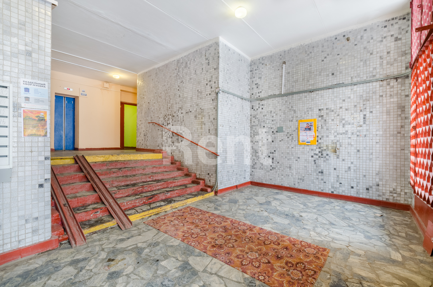 Подъезд в квартире на ул Павла Корчагина, д 13