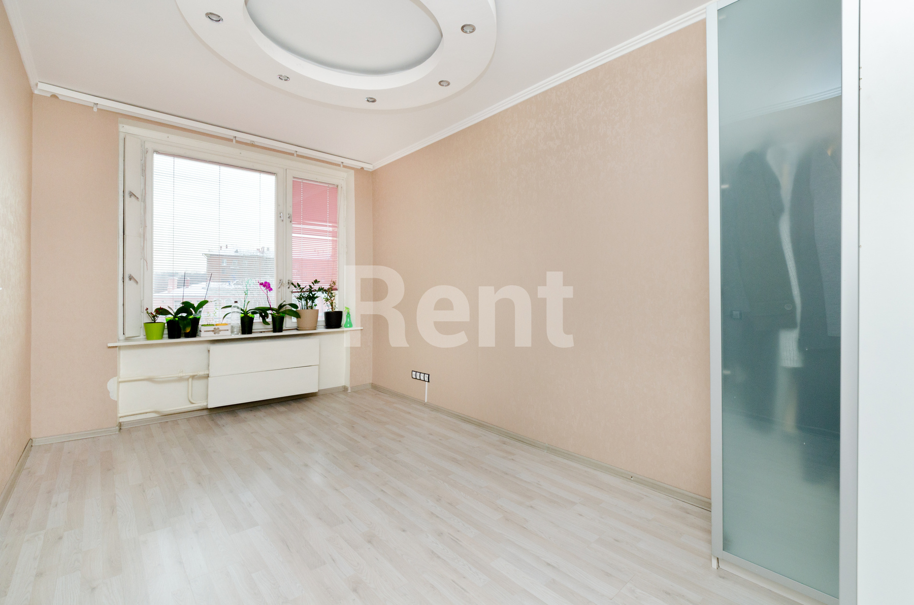 Жилая комната в квартире на ул Павла Корчагина, д 13