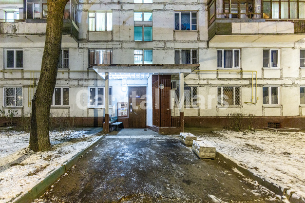 Подъезд в квартире на ул. Удальцова, д. 65А