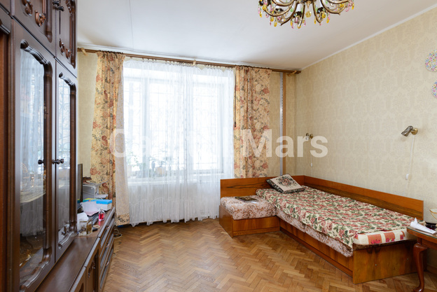 Жилая комната в квартире на ул Марии Ульяновой, д 12