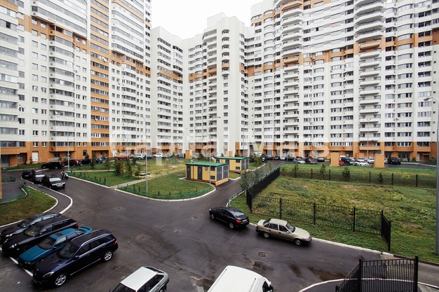 Вид из окна в квартире на Московская обл, Одинцовский р-н, рп Новоивановское, ш Можайское, д 50
