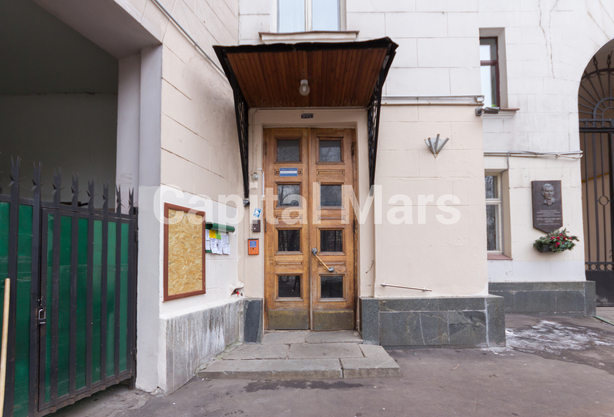 Подъезд в квартире на наб Тараса Шевченко, д 5