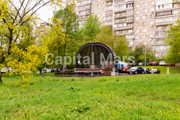 Возле дома в квартире на ул Озёрная, д 19 к 1