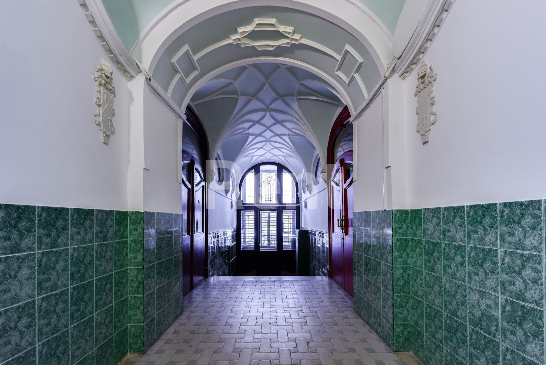 Подъезд в квартире на ул Остоженка, д 3/14