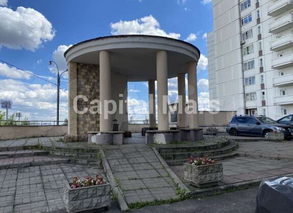 Возле дома в квартире на ул Таллинская, д 32 к 3