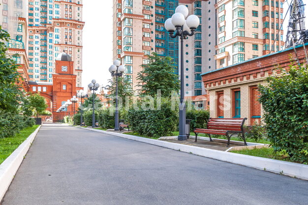 Возле дома в квартире на ул Авиационная, д 77 к 2