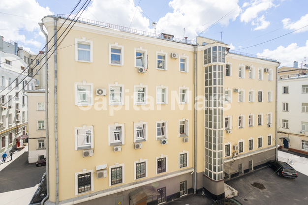 Вид из окна в квартире на ул Петровка, д 19 стр 5