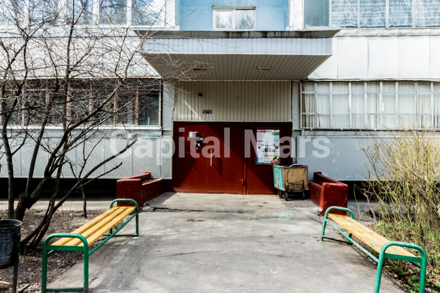 Подъезд в квартире на ул Нежинская, д 15 к 2